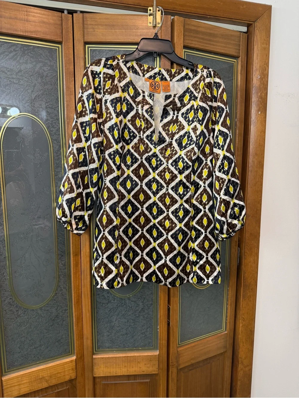 TORY BURCH Brown Geometric Print Split-Neck Women’s Top